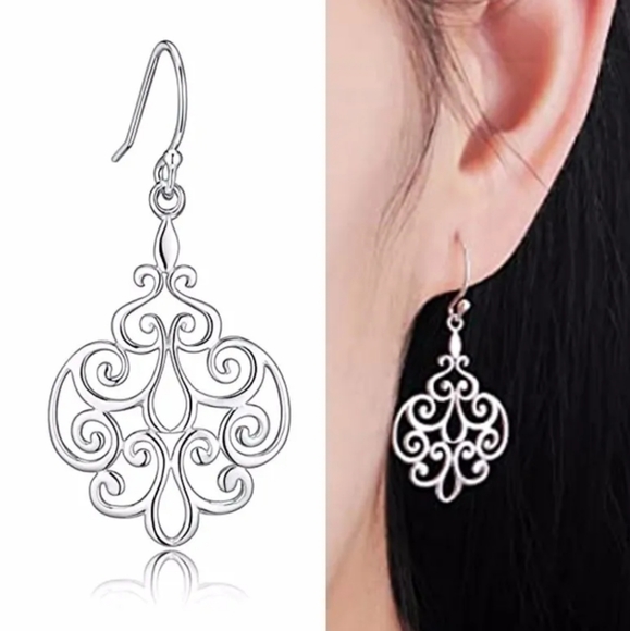 👂🏻 Victorian Baroque Filigree Earrings - Picture 3 of 4